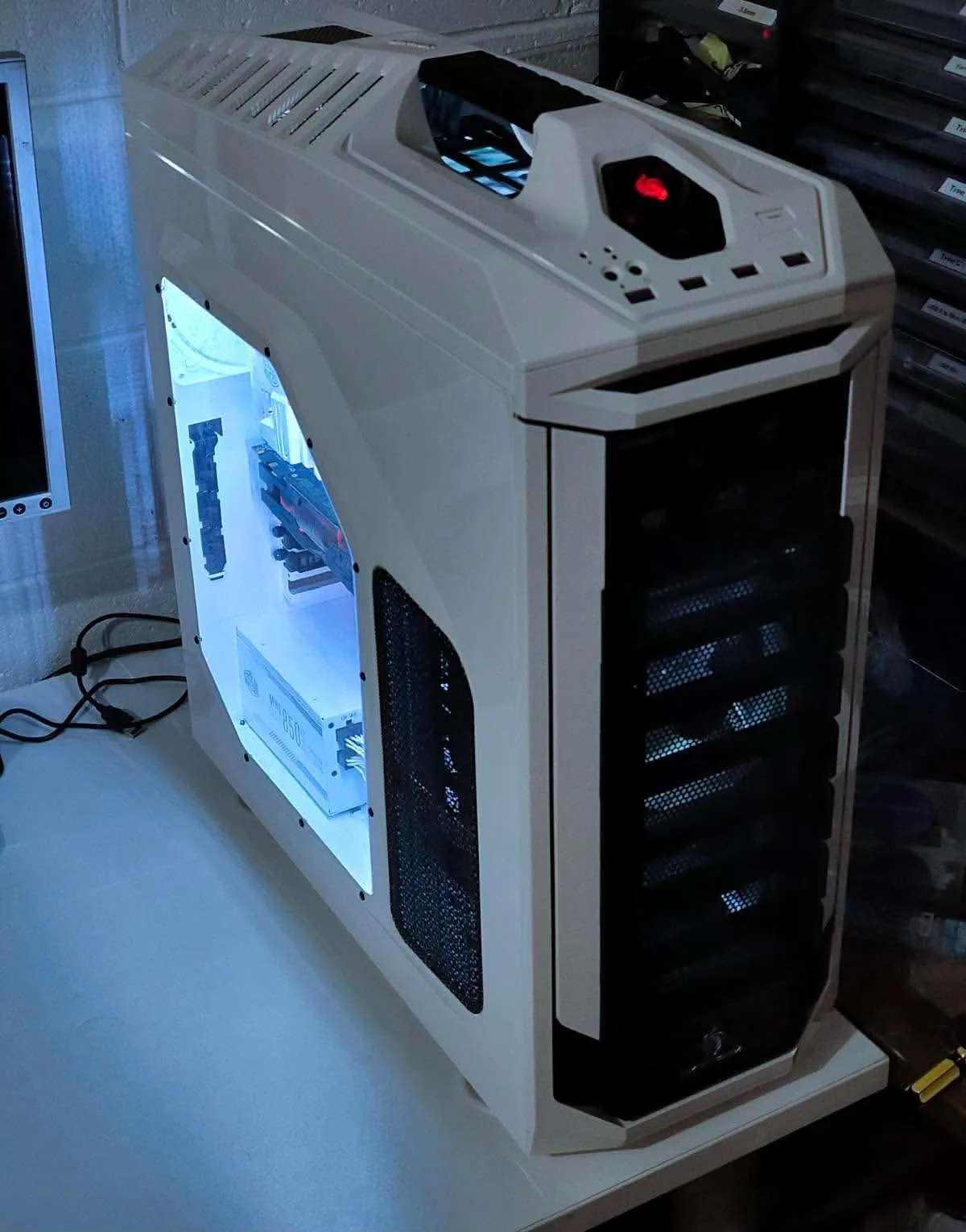 Classic White Full Tower